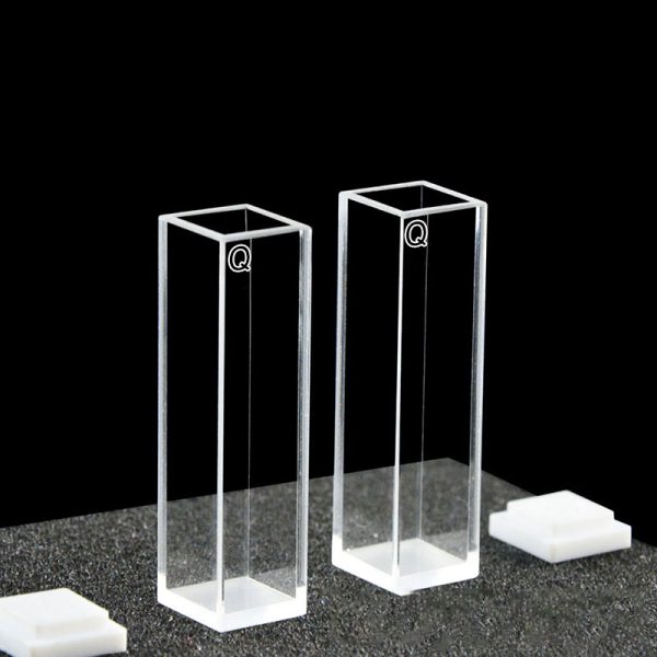 C104CQS 10mm Standard Cuvette 3.5ml Four Way Light PTFE Cap Pack of Two 1
