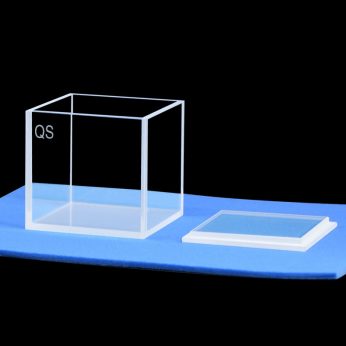 Quartz 40mm Capped Fluorescence Cuvette, 64ml, Sintered 83, Four-Way Light, Quartz Cover, 1pc/ea, C404CR2