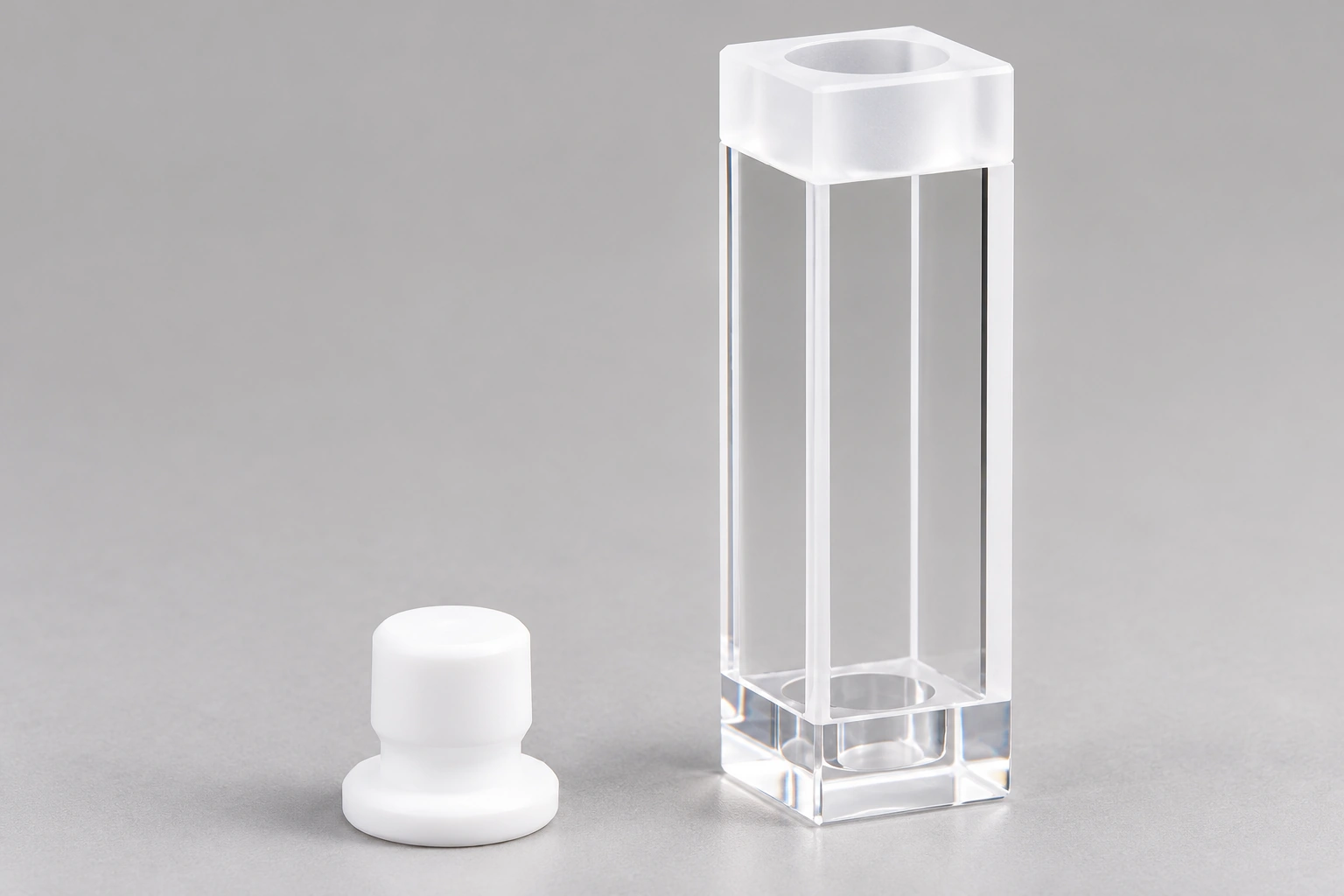 Stoppered Fluorescence Cuvette: Specifying the Opening and Closure Fit
